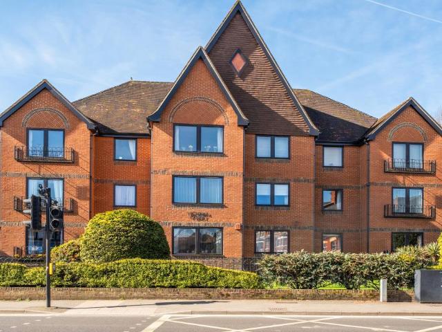 Flat for sale in Henley-on-Thames, Berrick Salome