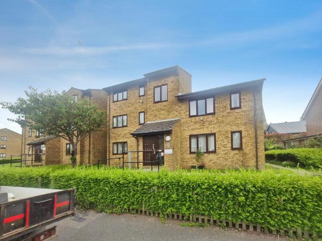 Flat for sale in Middle Deal, Ash