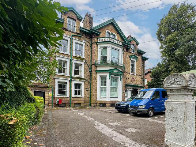 Flat for sale in Calderstones