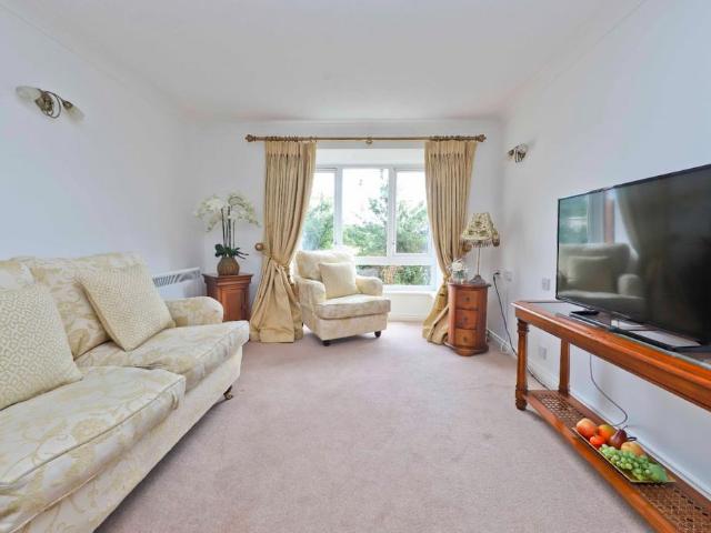 Flat for sale in Pinner, Isle Of Man