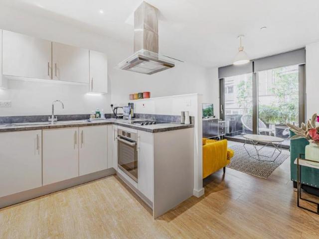Flat for sale in Finsbury, Greater London