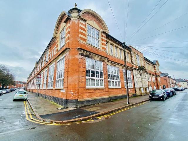 Flat for sale in Black Friars, Old Wharf