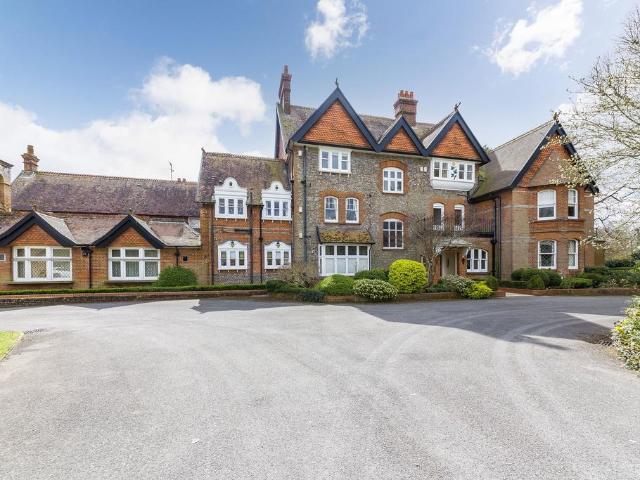 Flat for sale in Berrick Salome, Oxfordshire