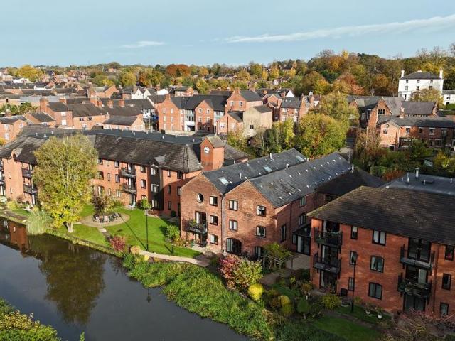 Flat for sale in Stone, Baswich