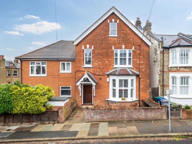 Flat for sale in High Barnet, Greater London