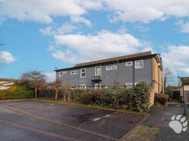 Flat for sale in Bowers Gifford, Essex