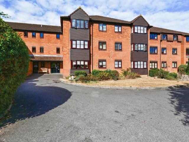 Flat for sale in Lychpit, Priest Down