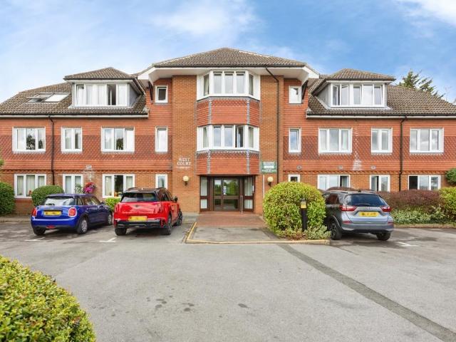 Flat for sale in Slyfield, Westborough