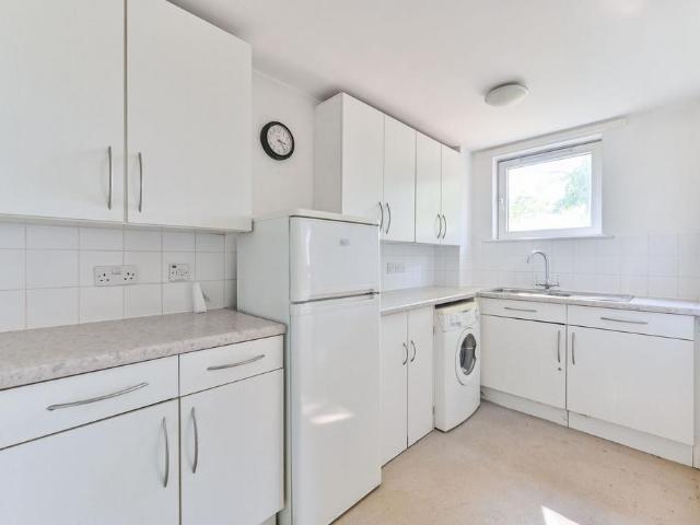 Flat for sale in North Kensington, Greater London