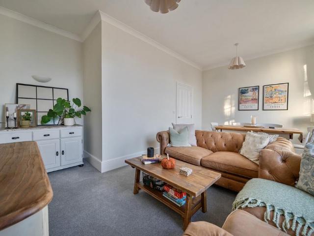 Flat for sale in Hampshire