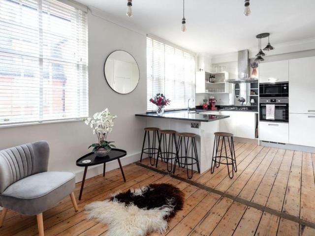 Flat for sale in Victoria, Greater London