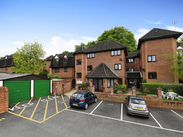 Flat for sale in The Galleries, Navestock Side