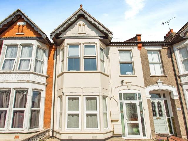 Flat for sale in Alton Barnes, Essex