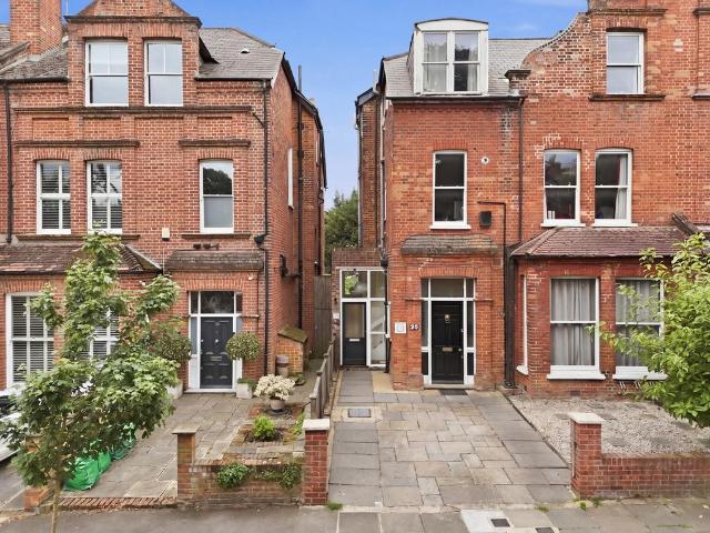 Flat for sale in London Borough of Ealing, Greater London