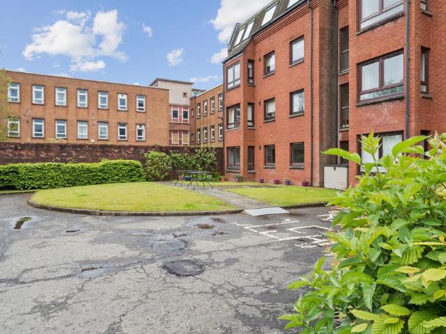 Flat for sale in Milngavie, Scotland