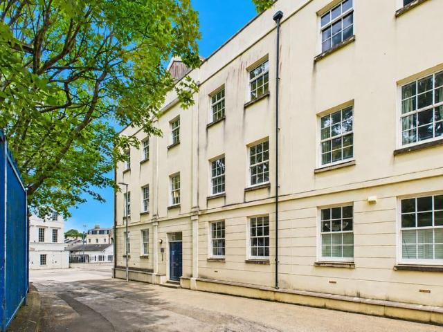 Flat for sale in Mount Wise