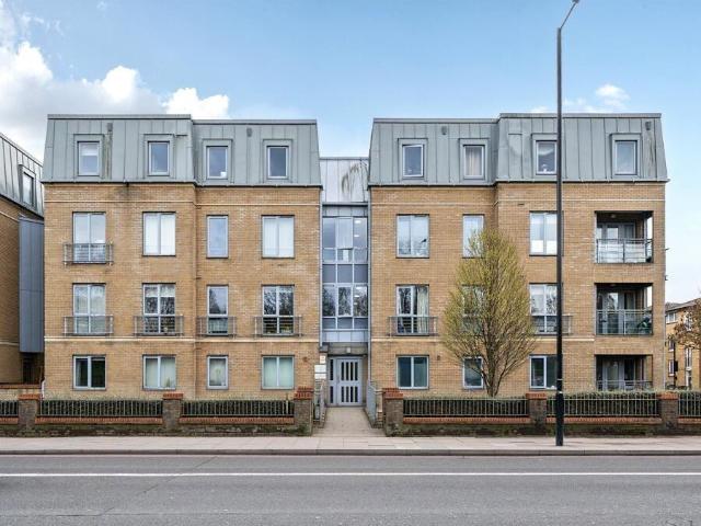 Flat for sale in Stoke Newington, Greater London