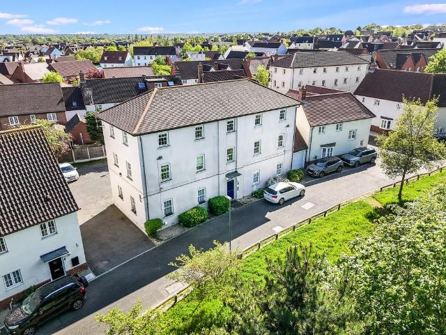 Flat for sale in Chancellor Park, Chelmsford