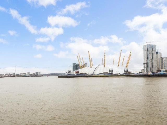 Flat for sale in Virginia Quay, Blackwall