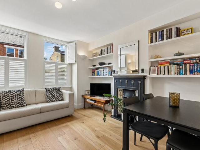 Flat for sale in London Borough of Hounslow, Strand