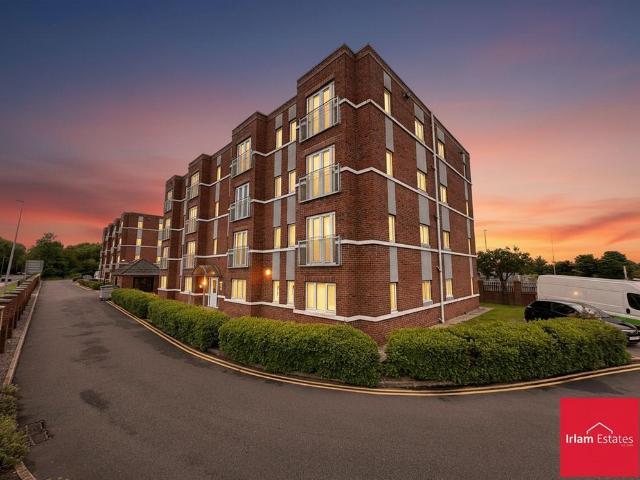Flat for sale in Irlam, Salford