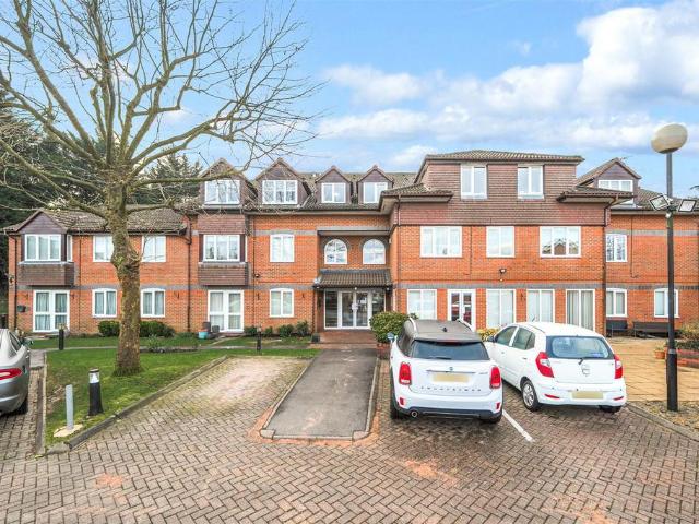 Flat for sale in Merry Hill, Hertsmere
