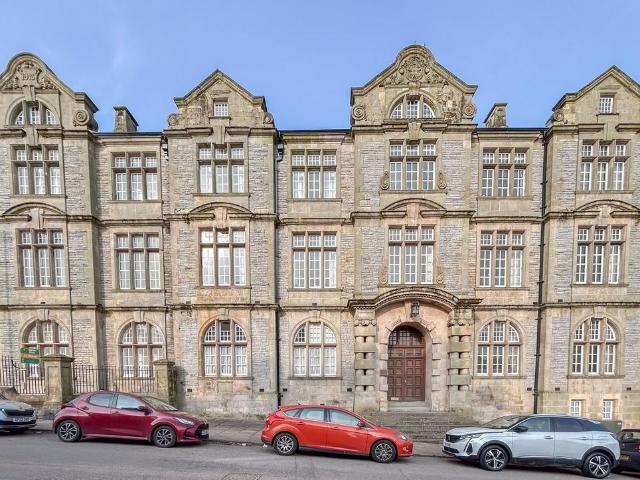 Flat for sale in Allt-yr-yn, Wales