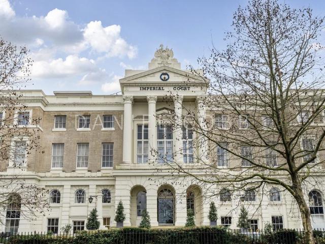 Flat for sale in Kennington, Greater London