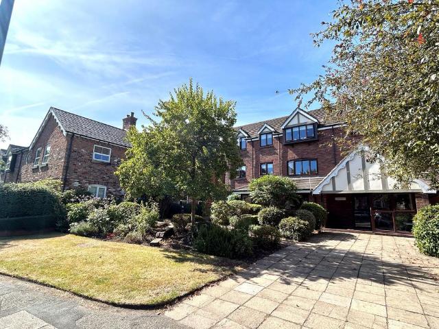 Flat for sale in Knutsford