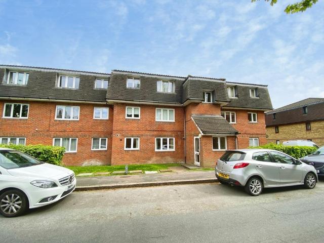 Flat for sale in North Watford, Watford