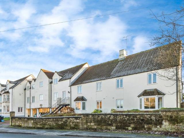Flat for sale in Purton, Wiltshire