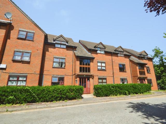 Flat for sale in St Margarets, Greater London