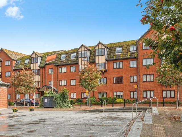 Flat for sale in Southtown, Stokesby
