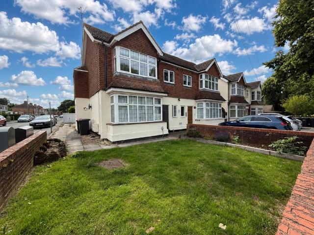 Flat for sale in Dunstable, Bedfordshire