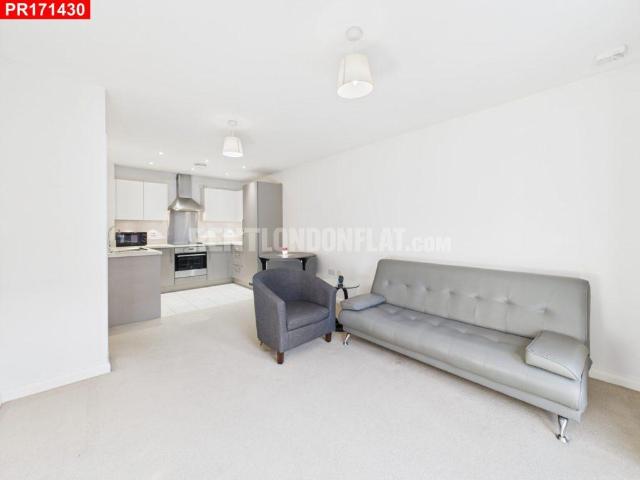 Flat for sale in Yiewsley, Greater London