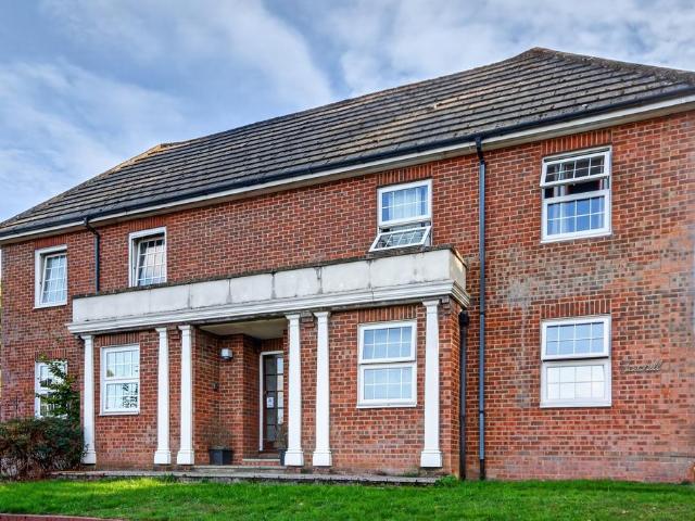 Flat for sale in Easthampstead, Bracknell