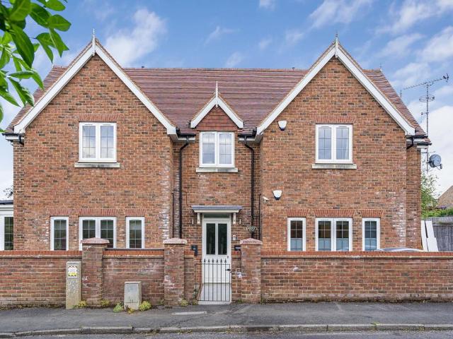 Flat for sale in Westborough, Surrey