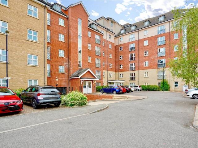 Flat for sale in Cauldwell, Bedford