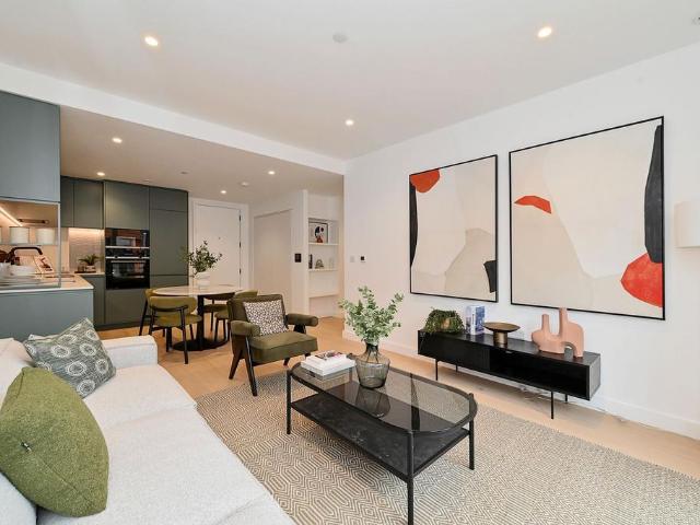 Flat for sale in Brent Cross, Greater London