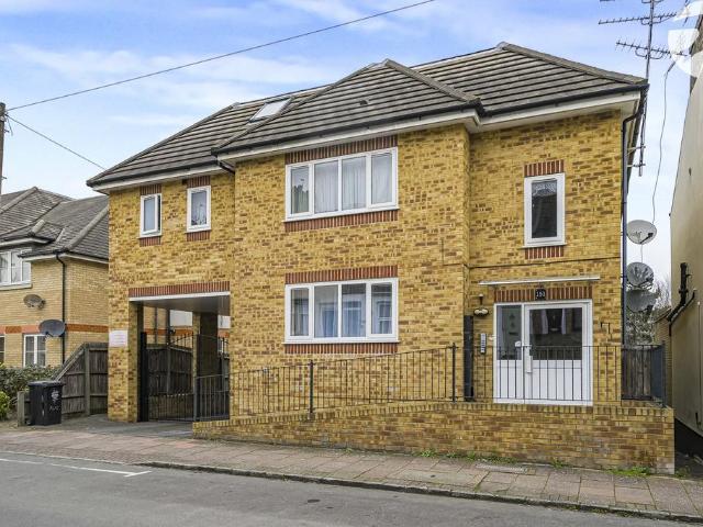 Flat for sale in Worcester Park Estate, Monks Orchard
