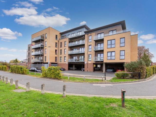 Flat for sale in Clewer Village, Windsor