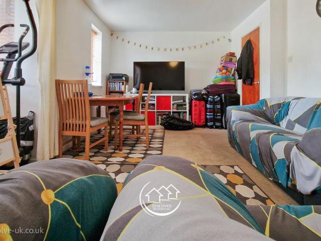 Flat for sale in Golders Green, Greater London