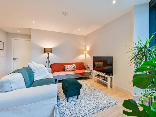 Flat for sale in Elephant and Castle, Greater London