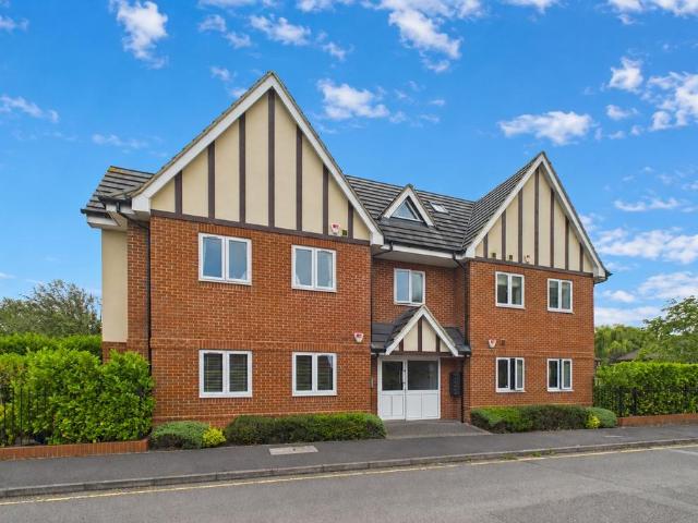 Flat for sale in Bracknell