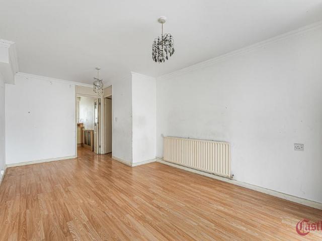 Flat for sale in Hackney Wick, Greater London