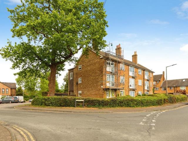 Flat for sale in Hertford, Colliers End