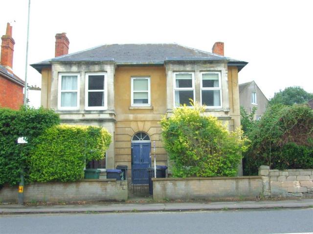 Flat for sale in Trowbridge