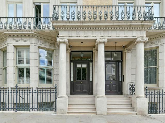 Flat for sale in Royal Borough of Kensington and Chelsea, Greater London