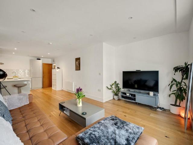 Flat for sale in London Borough of Lewisham, New Cross