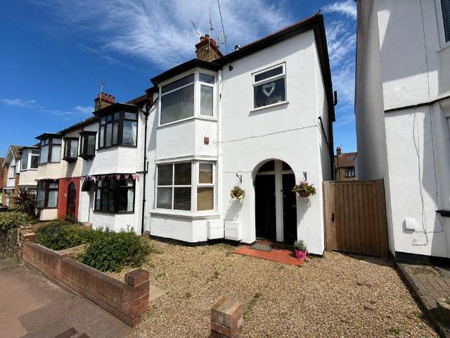 Flat for sale in Alton Barnes, Essex
